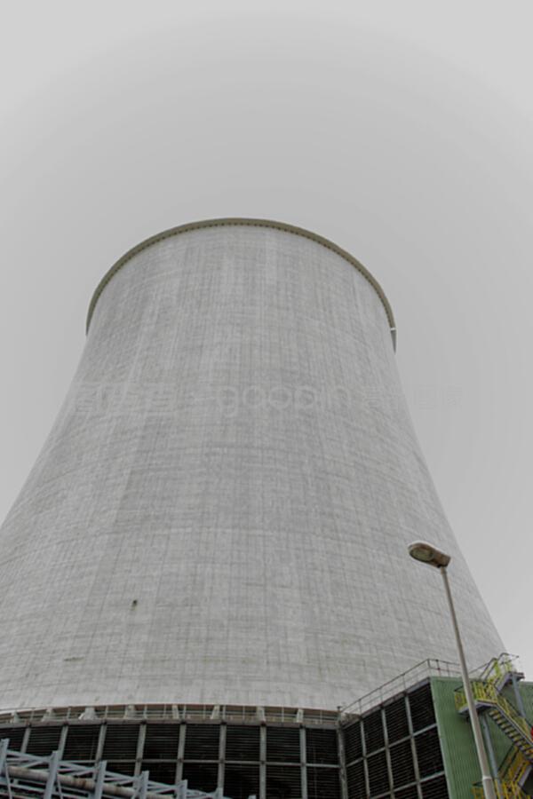 發(fā)電廠(chǎng)冷卻塔 守護(hù)能源動(dòng)脈的“蒸汽巨人”